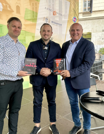 Dorosz Dávid a 97. Ünnepi Könyvhéten A hatalom árvái bemutatóján Rónai Egonnal